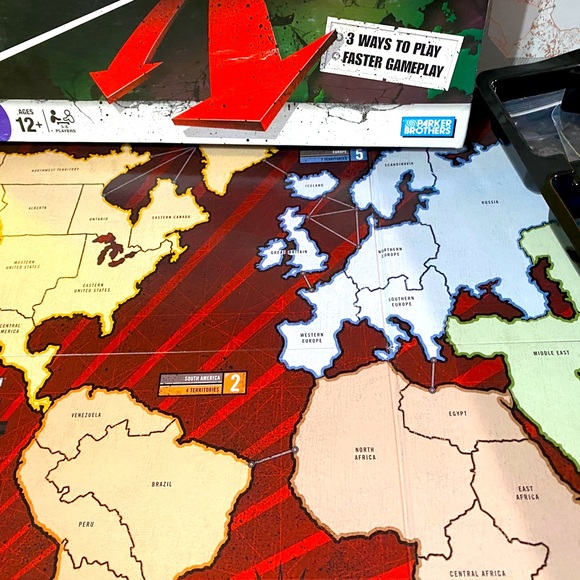 PARKER BROTHERS RISK BOARD GAME VTG 2008 THE GAME OF STRATEGIC CONQUEST HASBRO - Picture 7 of 16